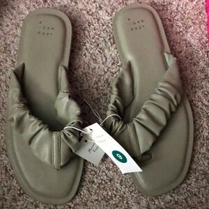 Target -a new day- Green/Blossom Sandal